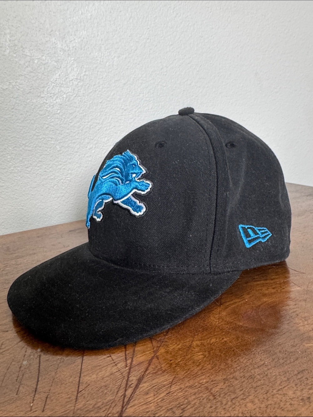 New Era Black Fitted Hat with Detroit Lions Logo - size 7 1/2